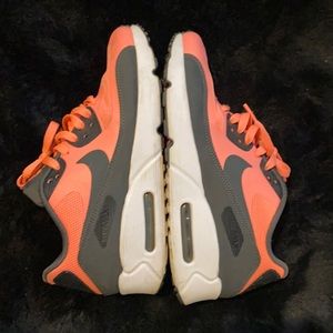 Woman Nike air max gym shoe size 6.5 Y